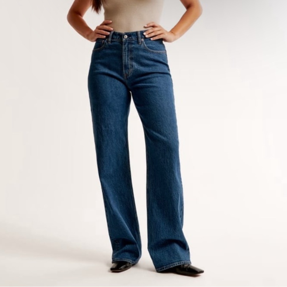 Abercrombie 90’s high rise relaxed jeans 28R